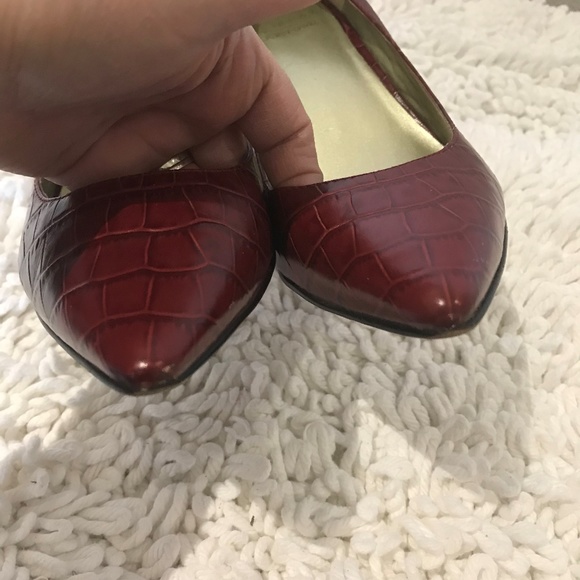 Joan & David Circa red leather heels; size 7.5m - Picture 2 of 6